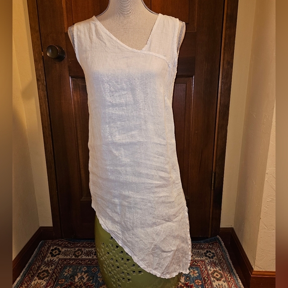 Asymmetrical white linen tunic top - Picture 1 of 2